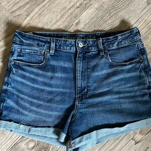 AE STRETCH DENIM
MOM SHORTS